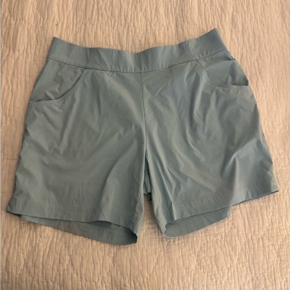 Columbia Pants - Columbia Women's Aqua Shorts. Quick Dri material. Size 1XL